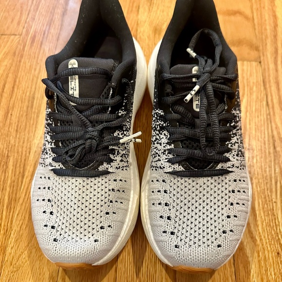 *NEW* Under Armour Black, White, and Gray Athletic Shoes - Picture 2 of 7